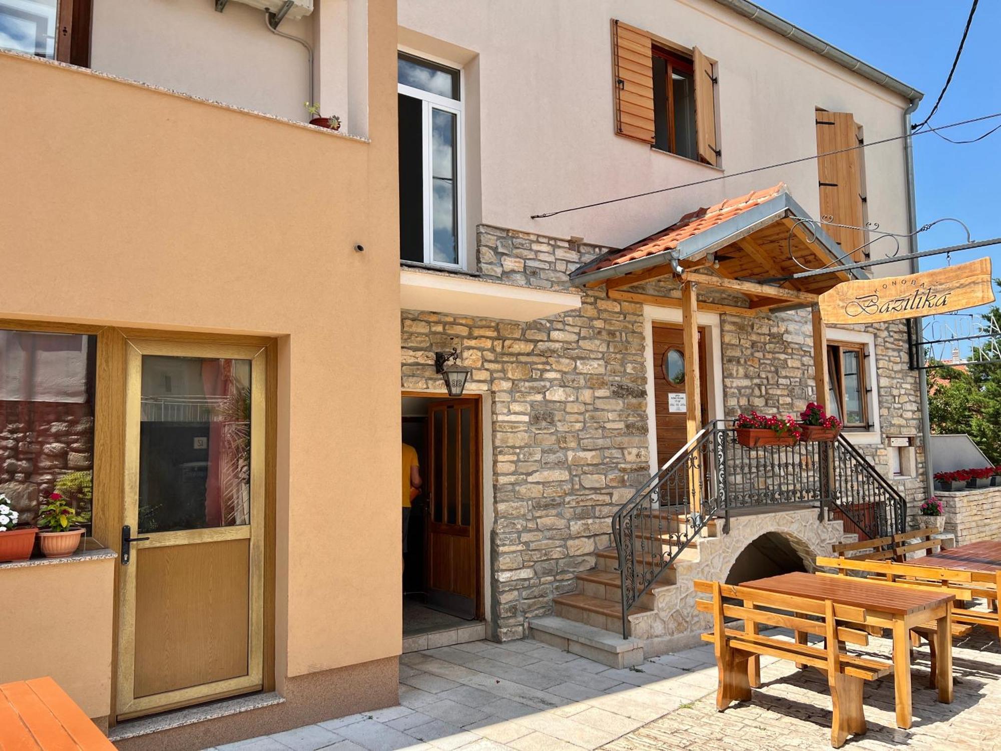 Bona Biograd Na Moru